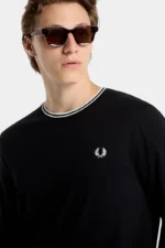 ⁦חולצת מעבר FRED PERRY Twin Tipped⁩ – תמונה ⁦2⁩
